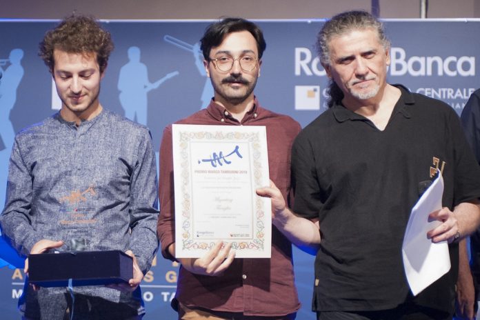 Premio Tamburini 2019 - Il presidente della giuria Javier Girotto proclama i vincitori: è il duo “Migrating Thoughts” che si aggiudica la IV edizione del concorso nazionale (Foto: Tommaso Rosa)