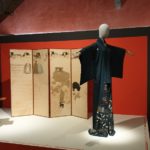 Kimono giapponese in seta nera ricamata con motivo ricamato di "pino susino e bambù"