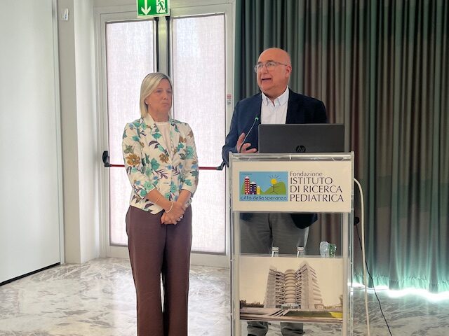 Assessore Lanzarin con Marino FInozzi Presidente CIttà della Speranz_IRP_25_08_025