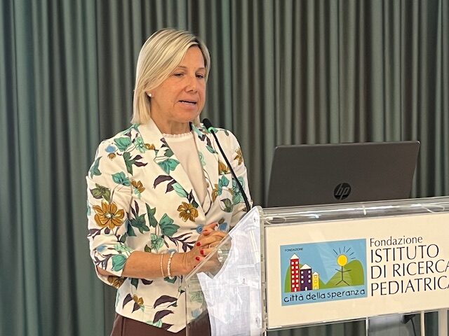 Assessore Regionale Sanità e Sociale Manuela Lanzarin_ Visita inaugurale del Microscopio Confocale IRP_25_08_025-1