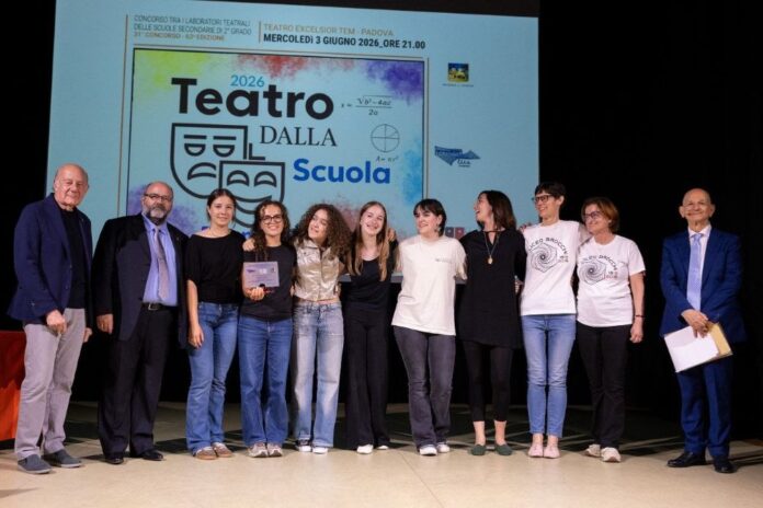 da sinistra, Aldo Zordan vicepresidente FITA nazionale, Emilio Zenato presidente FITA Veneto, il laboratorio vincitore e Bruno Candita
