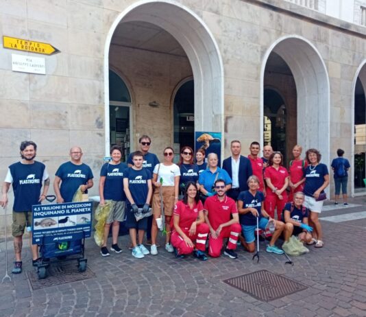 Due chili di mozziconi in appena due ore: Plastic Free ripulisce Rovigo