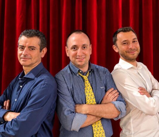 Tre professori precari salgono sul palco: ad Arquà Polesine la scuola diventa una commedia
